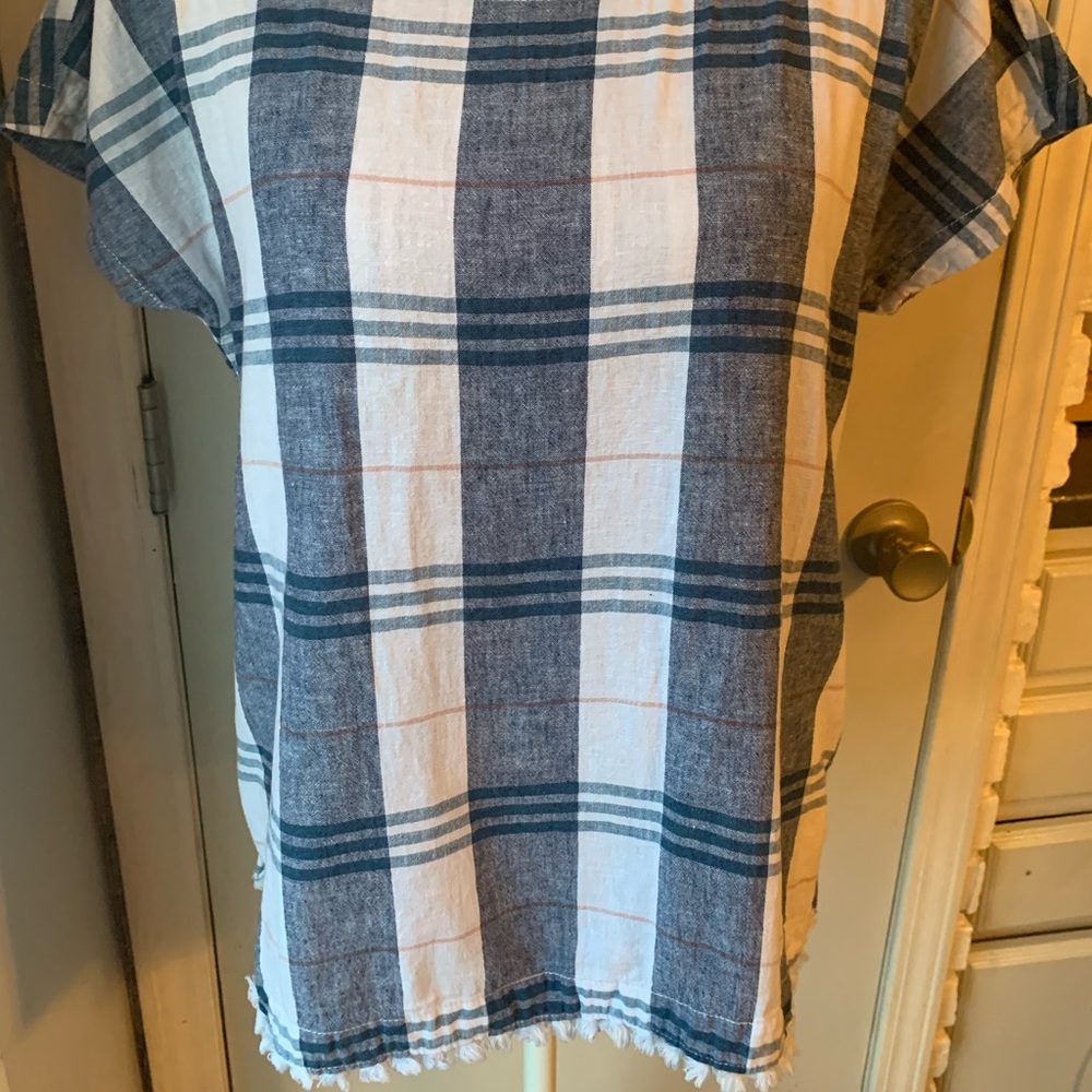 2/$12 deal! Liz Claiborne Navy and white plaid short sleeve linen blend shirt